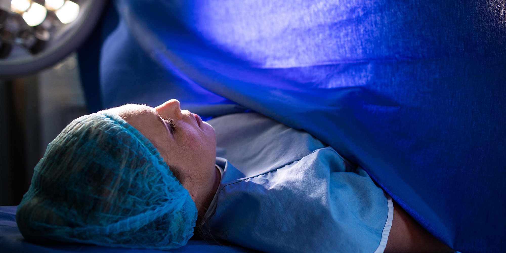 CliniCorpus - Parto Cesárea e suas “consequências “. Sabemos que a Cesariana(  intervenção cirúrgica ) gera mais consequências para a mãe ( por ser um  procedimento cirúrgico ) que para o bebê.